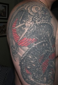 手臂亚洲龙黑色和红色纹身图案