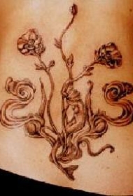 背部黑色的生长花朵纹身图案