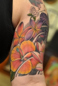 大臂热带的格子花卉彩色纹身图案