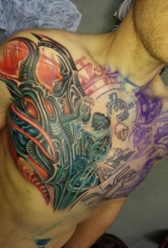 胸部令人惊叹的机械纹身图案