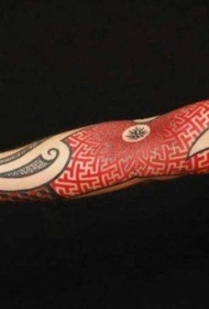 手臂优雅的黑色和红色梵花纹身图案