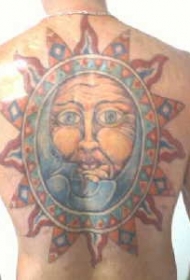 背部太阳和月亮彩色纹身图案
