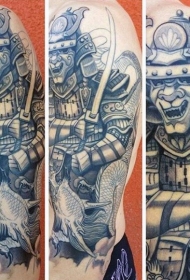 亚洲式的黑白武士大臂纹身图案