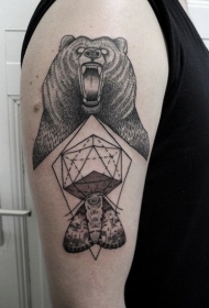邪恶的黑熊和几何飞蛾点刺手臂纹身图案