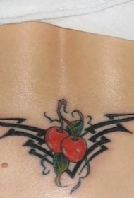 腰部两个红色樱桃与图腾纹身图案