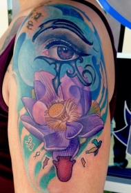 大臂奇妙的五彩花朵和荷鲁斯之眼纹身图案