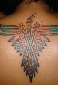 背部彩色的部落鹰图腾纹身图案