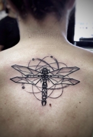 背部点刺风格几何蜻蜓纹身图案