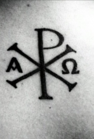 背部黑色的宗教字母符号纹身图案