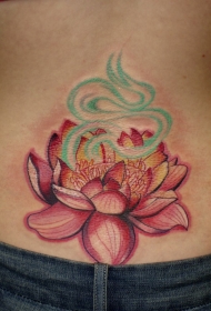 美丽的彩色莲花纹身图案