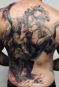 背部骑马的战士纹身图案