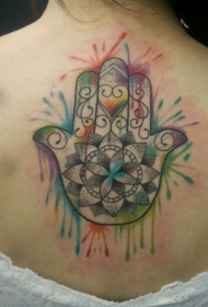 背部简单的彩色点刺法蒂玛之手纹身图案