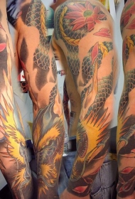 手臂智慧的亚洲龙和莲花彩色纹身图案