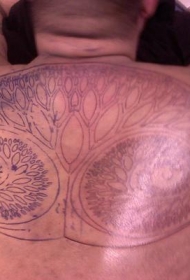背部圆形的树个性纹身图案