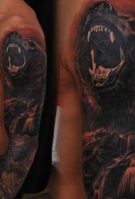 手臂全新流派彩色咆哮熊与瀑布纹身图案