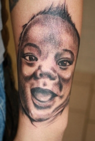 可爱的笑脸娃娃肖像纹身图案