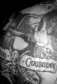 背部加勒比海盗人像纹身图案