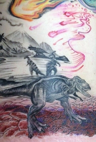 背部彩色的说明式恐龙纹身图案