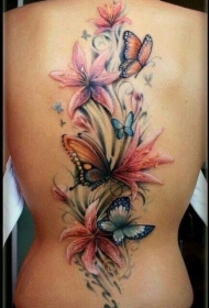 背部彩色的写实风格各种花卉和蝴蝶纹身图案