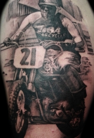大臂黑灰摩托车骑手纹身图案