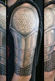 手臂凯尔特风格的中世纪盔甲纹身图案