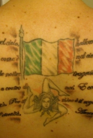 背部意大利国旗和字符纹身图案