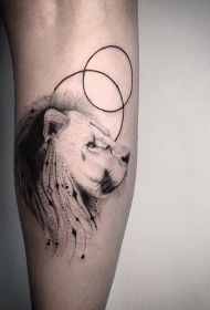 小腿黑色漂亮的身狮子头与圆纹身图案