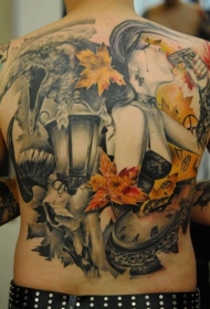 背部彩色枫叶和女子手枪乌鸦纹身图案