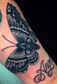 小腿漂亮的黑灰大蝴蝶字母纹身图案