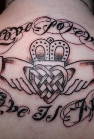 背部爱尔兰心形字母手纹身图案