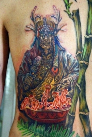 背部惊人的神秘魔术师和竹子纹身图案