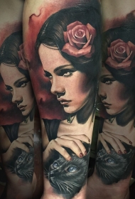 小臂写实风格彩色的女人与猫纹身图案