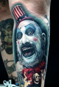 小腿恐怖风格的邪恶小丑肖像彩绘纹身图案