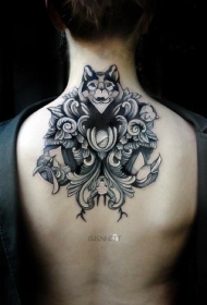背部黑白猫头鹰与狼和花朵纹身图案