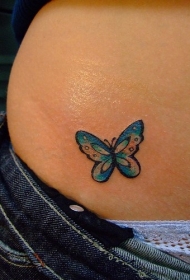 腰部蓝色的美丽蝴蝶纹身图案