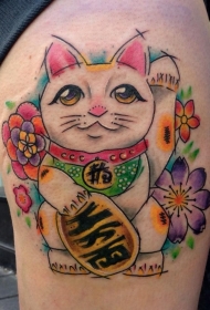 大腿插画风格彩色招财猫花朵纹身图案