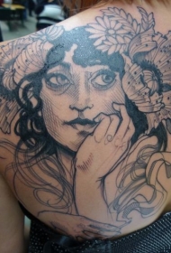 背部令人印象深刻的华丽黑色女人花朵纹身图案
