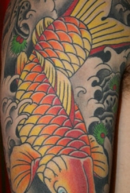 黄金亚洲锦鲤鱼纹身图案