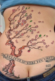 腰部盛开的樱花树和铭文纹身图案