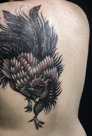 背部精致的黑色公鸡纹身图案