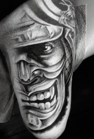 手臂亚洲风格的黑白武士面具纹身图案