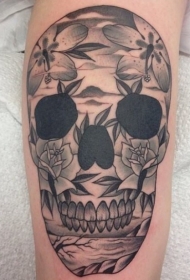 黑灰骷髅与花朵纹身图案