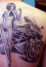 背部美丽的女孩与摩托车纹身图案