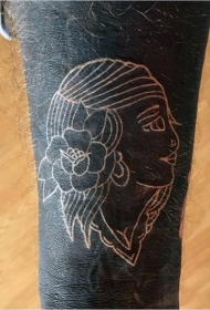 手臂简单的白色吉普赛女孩纹身图案