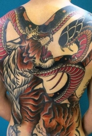 背部全新日式彩色老虎和蛇纹身图案