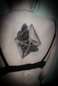 几何风格黑色菱形蝴蝶背部纹身图案