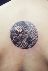 背部圆形美丽的装饰梵花纹身图案