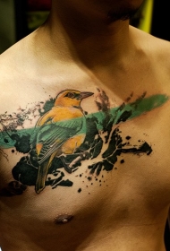 胸部现代风格彩色可爱的鸟纹身图案