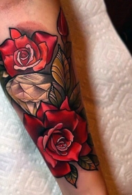 惊人美丽的彩色钻石与玫瑰花手臂纹身图案