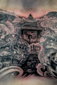 胸部亚洲主题的五彩老虎和神秘祭坛纹身图案